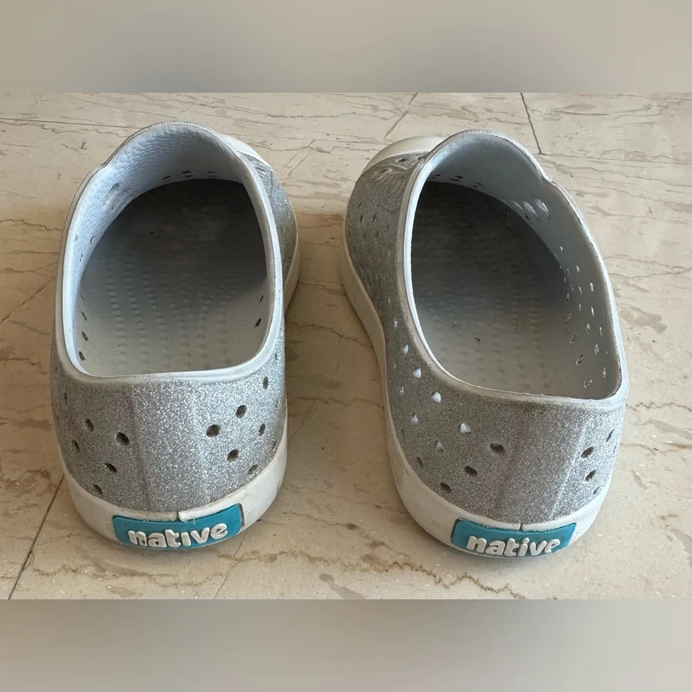 Baby Girl NATIVE Sparkly Silver Rubber Water Beach Slip on Shoes Sz 8 Boat
